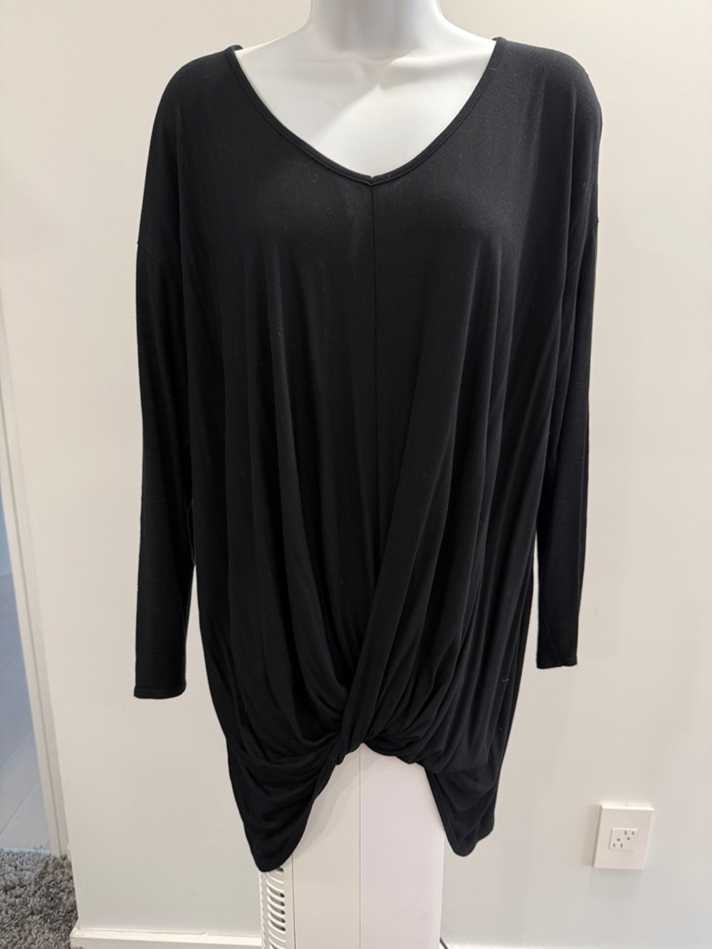 Women's Black Knot-Front Long Sleeve V-Neck Top